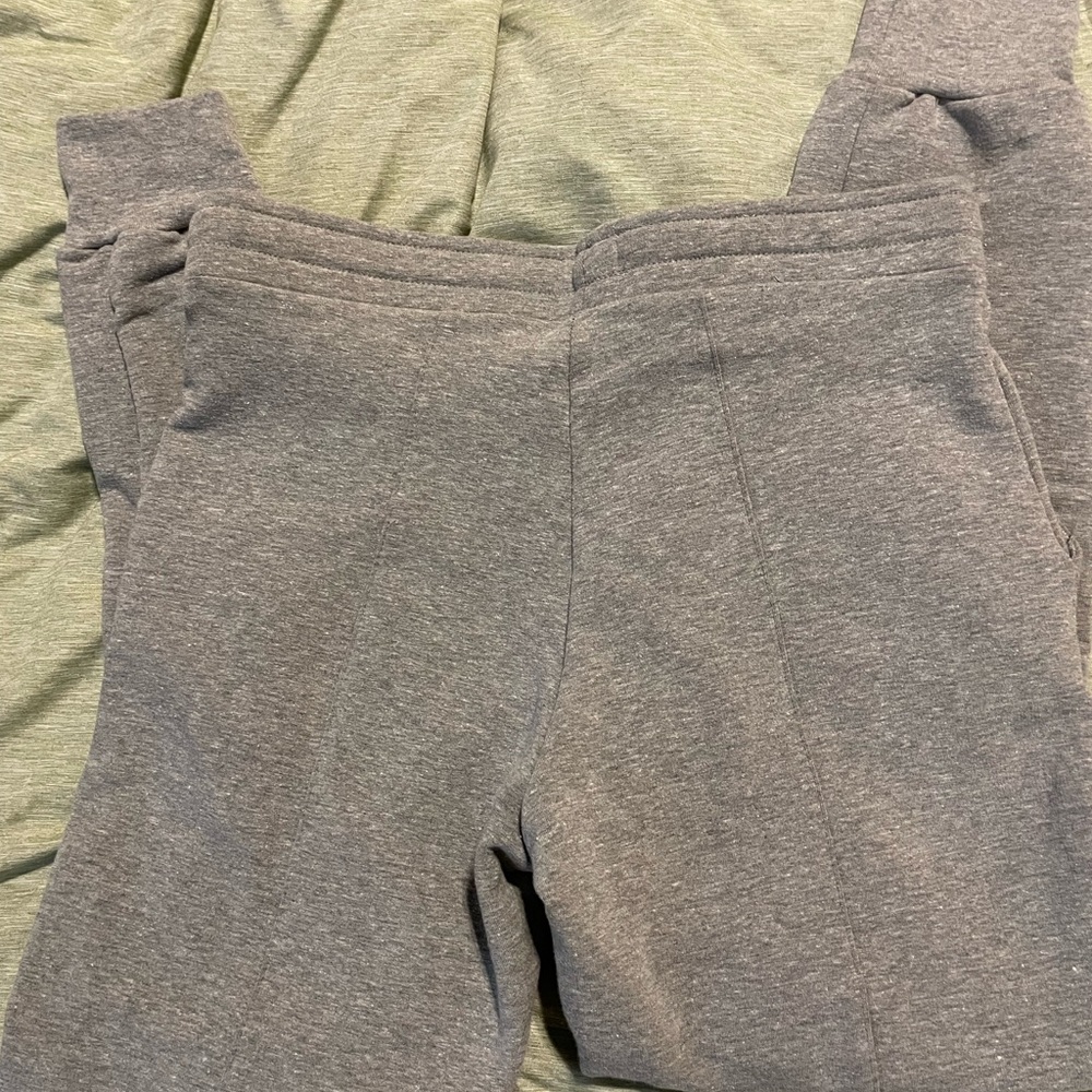 LiCi Fit grey fitted sweatpants NWOT - Picture 4 of 7